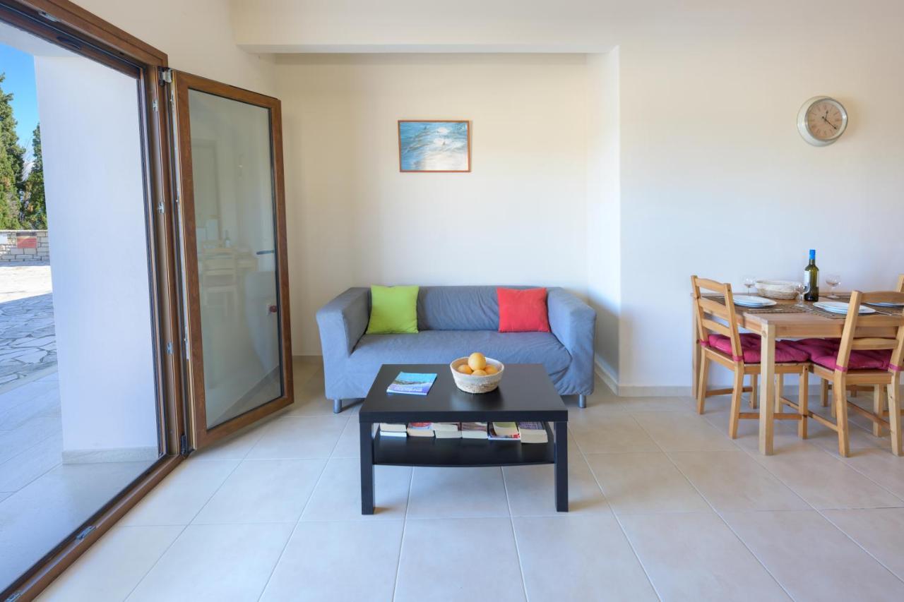 Pangolas Apartments Paxos Longós Exterior photo